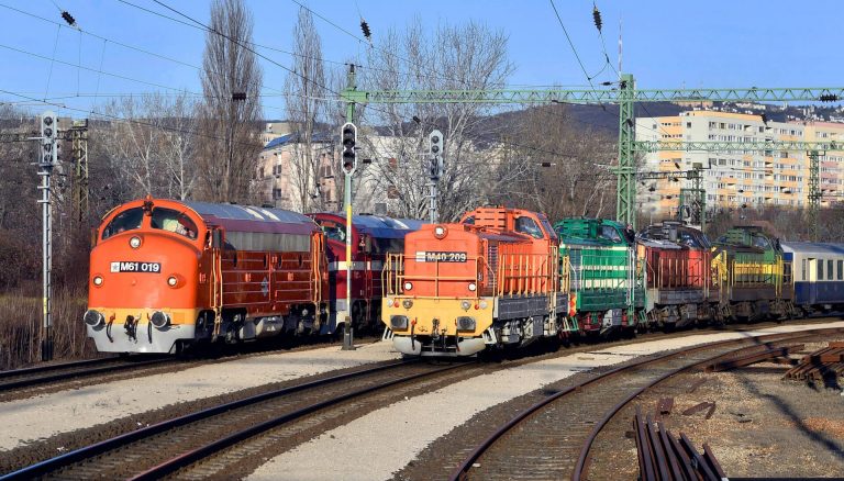 Nosztalgiamozdonyos különvonattal lehetett ma közlekedni Tapolcáig