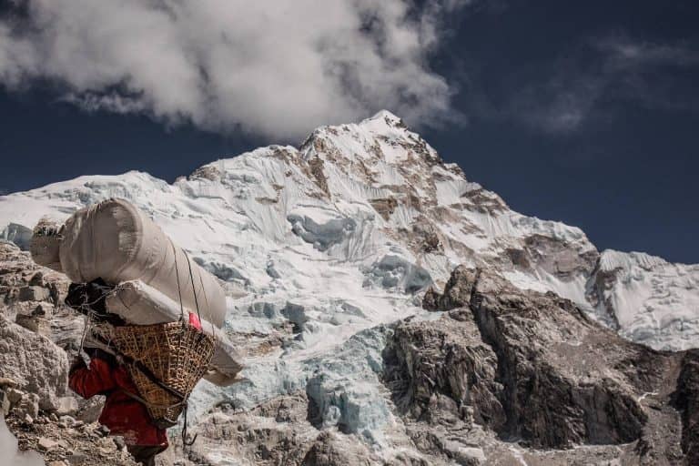 Felgyorsult a jégolvadás a Himaláján, a Mount Everest környékén pedig terjeszkedik a növényzet