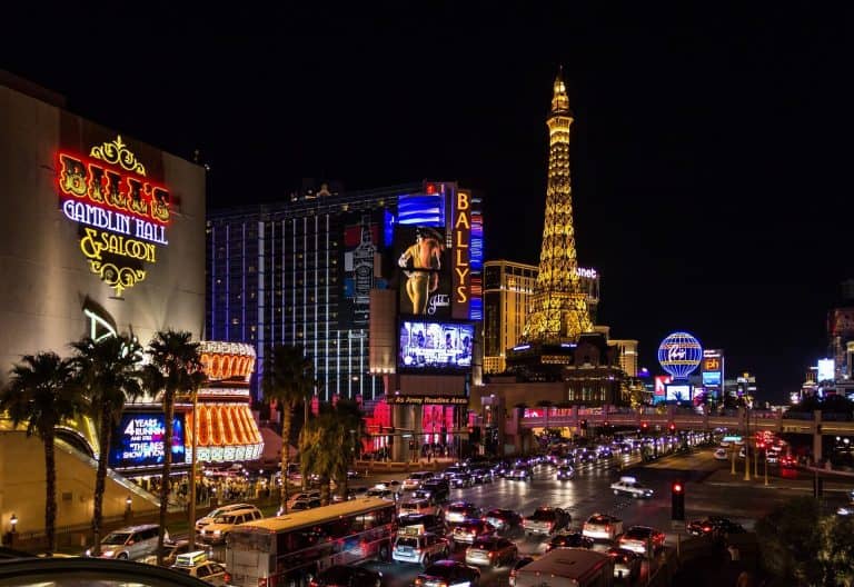 A Las Vegas-i kaszinók pszichológiája: játssz többet és nyerj kevesebbet