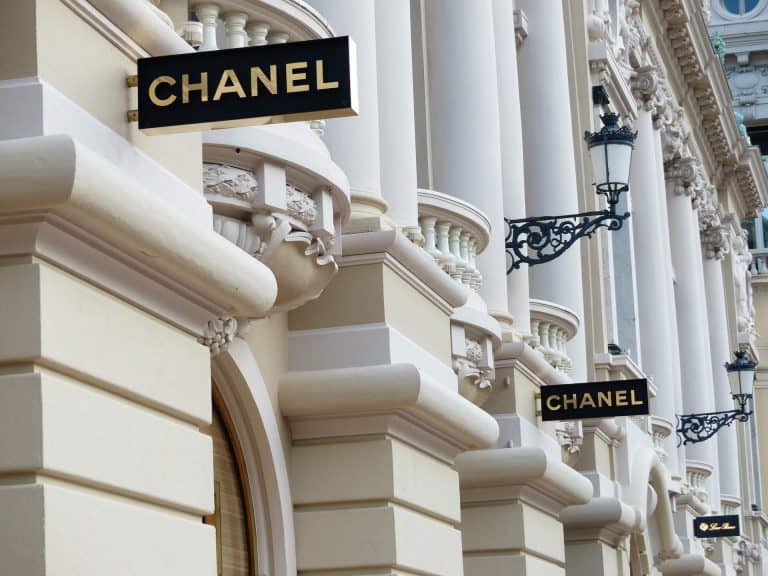 Összes műhelyét és gyárát arcmaszkok készítésére alakítja át a Chanel