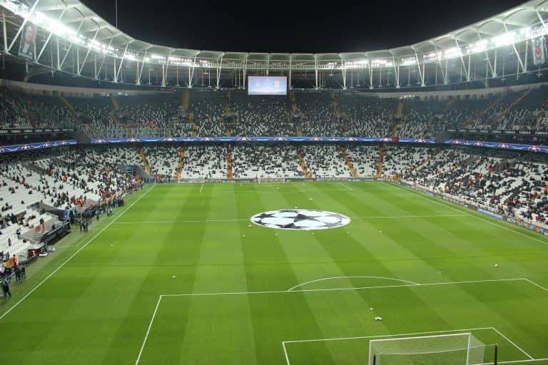 Az UEFA fontolóra veszi az egymeccses párharcokat a Bajnokok Ligájában és az Európa Ligában