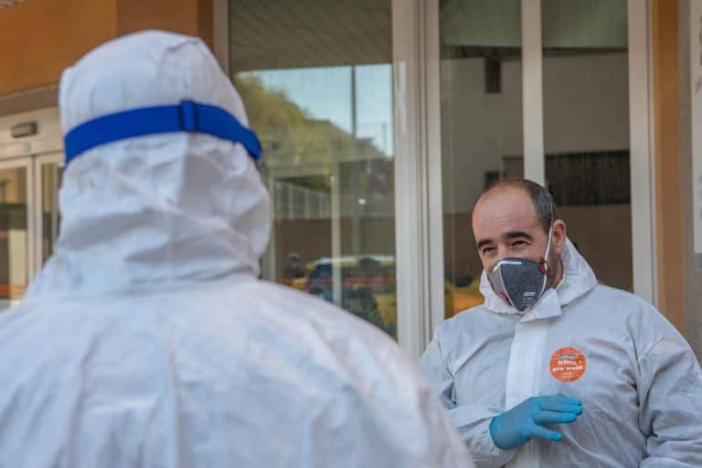 Franciaországban is átlépte a 10 ezret a koronavírus-járványban elhunytak száma
