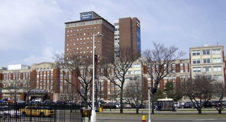 Több mint 700 alkalmazott lett koronavírusos egy detroiti kórházban