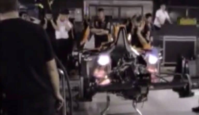 Múltidéző: egy F1-es motor brutális beindítása 2007-ből (videó)