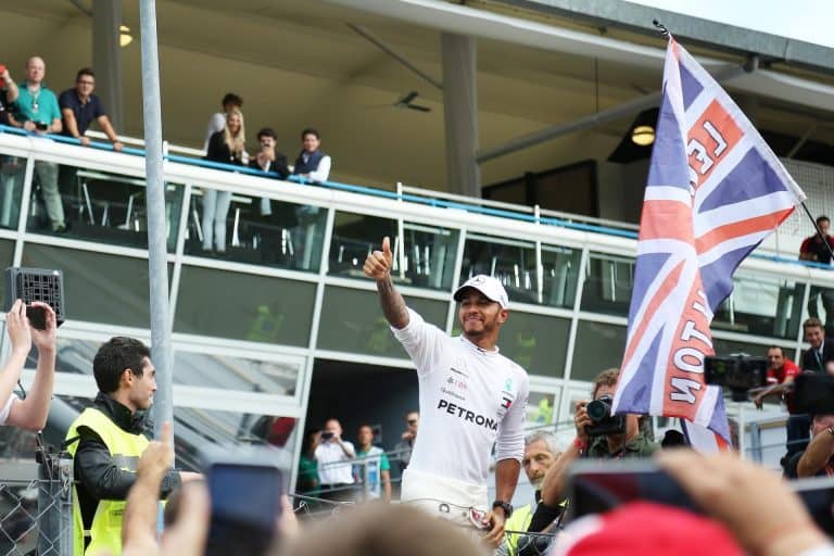 Lewis Hamilton felháborodott a nemrég történt rendőrségi brutalitáson