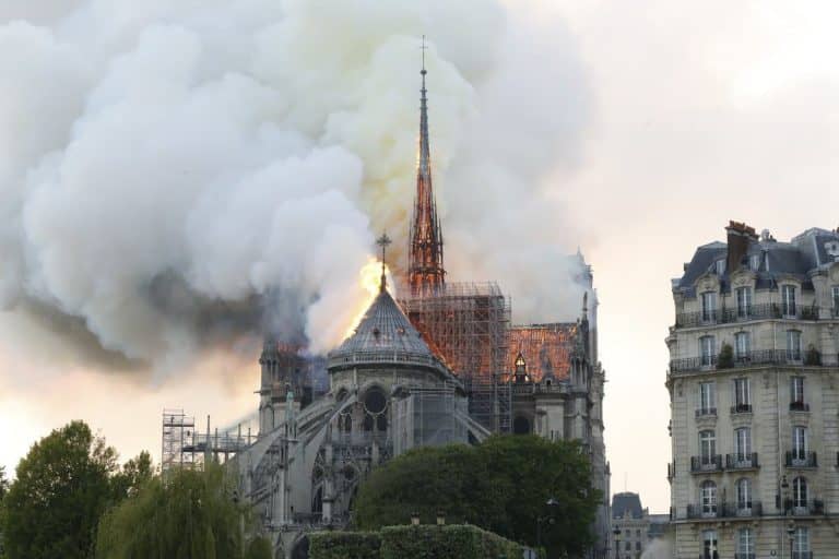 A tűz óta először nyitják meg a Notre-Dame-mal szembeni teret