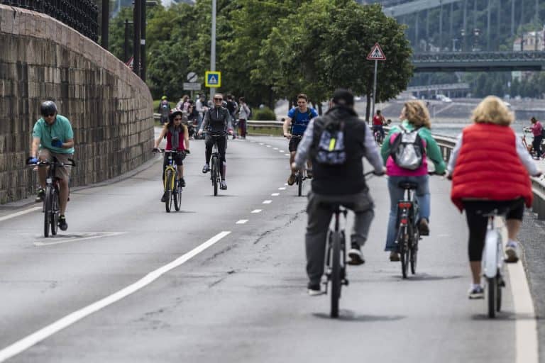 Mától Budapesten is feloldják a korlátozást, vidéken további enyhítések lépnek életbe