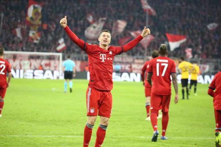 Bundesliga: Pályán az első három, rangadó lesz a BL-helyekért, mutatjuk, hol nézheted!