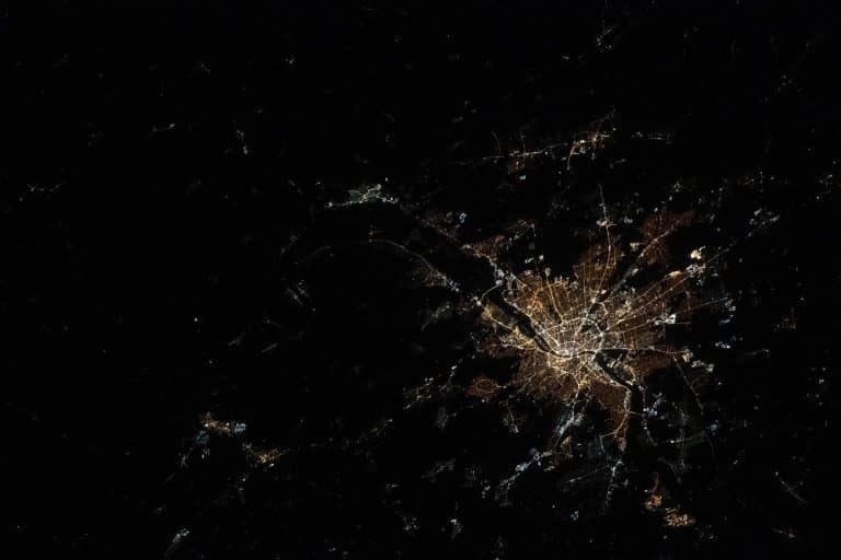 Így néz ki az éjszakai Budapest a Nemzetközi Űrállomás felvételén (fotó)