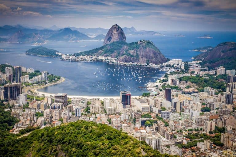 Alapos fertőtlenítésbe kezdtek Rio de Janeiro utcáin, hogy lassítsák a COVID-19 terjedését