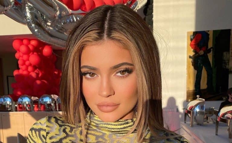 Kylie Jenner brutálisan szexi Gucci-fehérneműs képe egyszerre mutat sokat és keveset