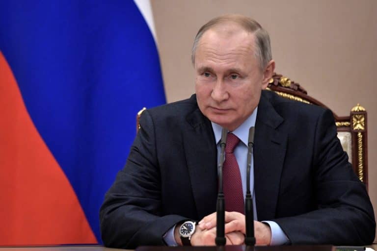 Putyin szerint semmi sem bizonyítja, hogy a koronavírust ember készítette
