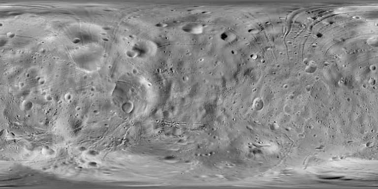 Pazar felvételek készültek a Mars különös alakú holdjáról