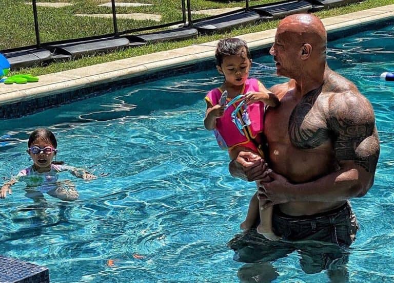 Dwayne Johnson egy brutál lábedzés után