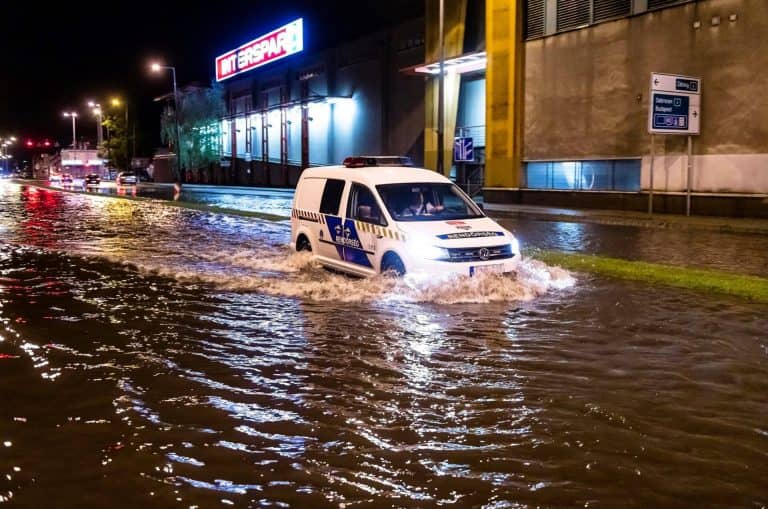 Egyszerre kell aggódnunk a viharok és az extrém UV-B-sugárzás miatt