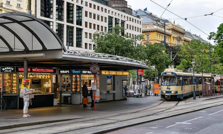 Visszatér a kötelező maszkviselés Ausztriában, és további szigorításokat is terveznek