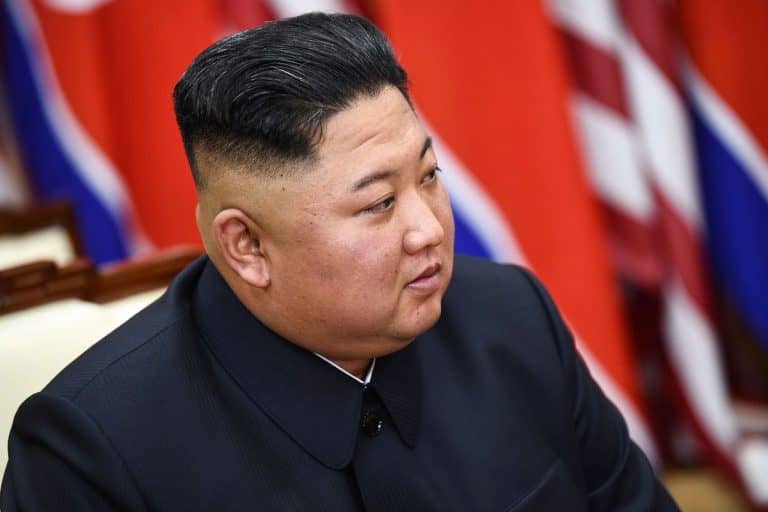 Kim Dzsongun szerint Észak-Korea ragyogó sikerrel kezeli a járványt