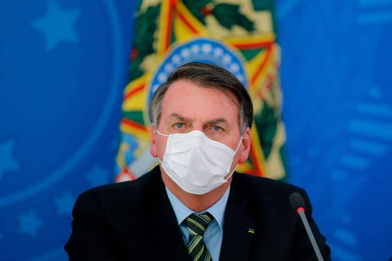 Bolsonaro vétója ide vagy oda, megszavazta a brazil Kongresszus a kötelező maszkviselést