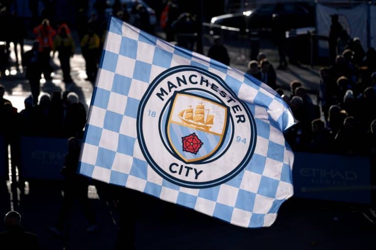 Egy lépéssel közelebb a holland védőhöz a Manchester City