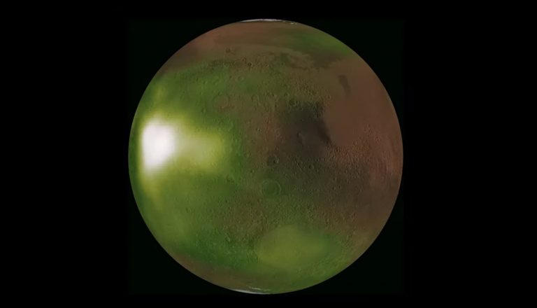 Rejtélyes, sziporkázó, zöldes árnyalatú éjszakai fényeket láthatunk a Marson