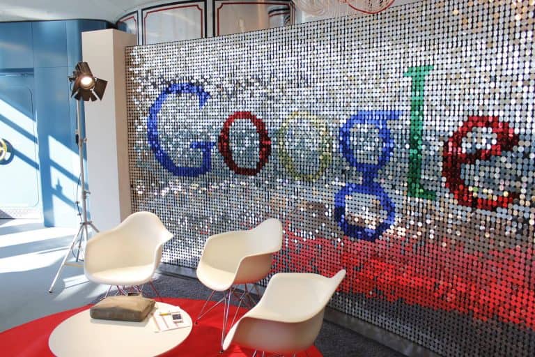 Történelmi jelentőségű pert indítottak a Google ellen