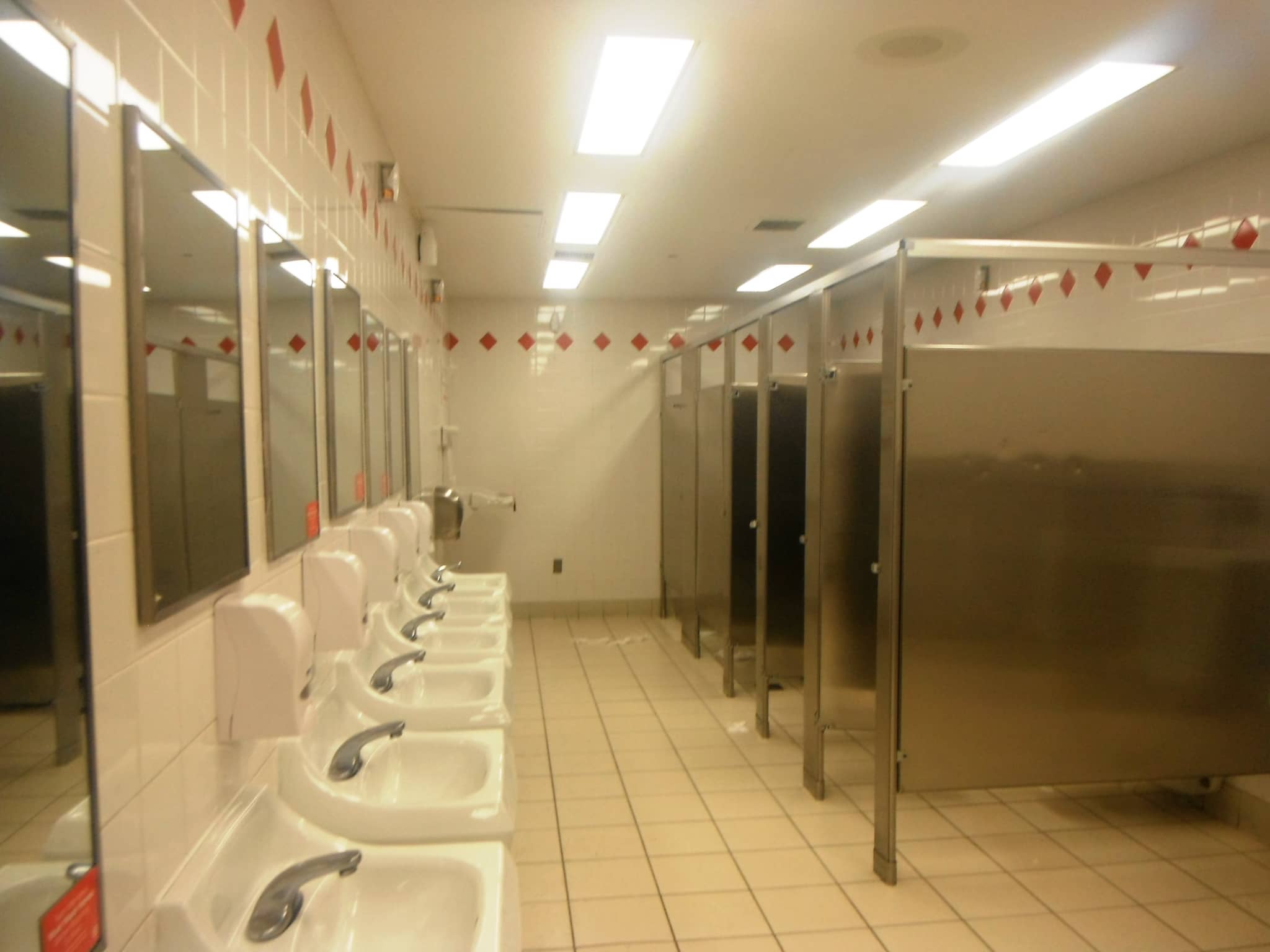 Erre kell figyelni a mosdó használata közben, ha el akarjuk kerülni a koronavírust