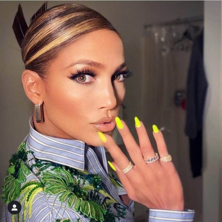 Jennifer Lopez szabályosan „oktatja” a népet ezekkel a combokkal: bomba, atombomba!