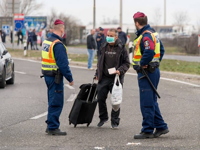 Nemzetközi embercsempész-hálózatot számoltak fel hazánkban