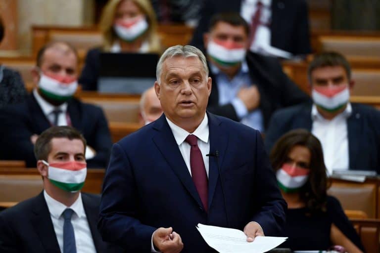 Orbán: a szakértők 200 ezer fertőzöttről beszélnek, én a duplájával számolok