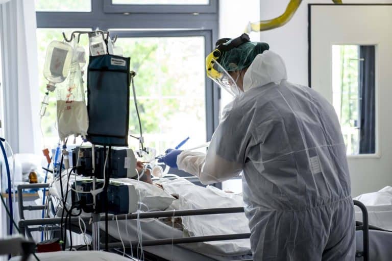 Koronavírus – kétszer többen vannak lélegeztetőgépen Magyarországon, mint egy hete