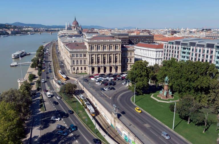 Már a Magyar Tudományos Akadémia is üzent a vírustagadóknak