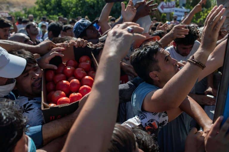 Útzárat építettek a helyi lakosok a görögországi menekülttábor újjáépítése ellen