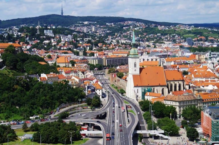 Szlovákia újabb korlátozásokat jelentett be a koronavírus terjedése miatt