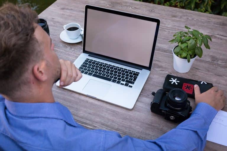 Munkahelyi balesetnek számít a home office-sérülés?