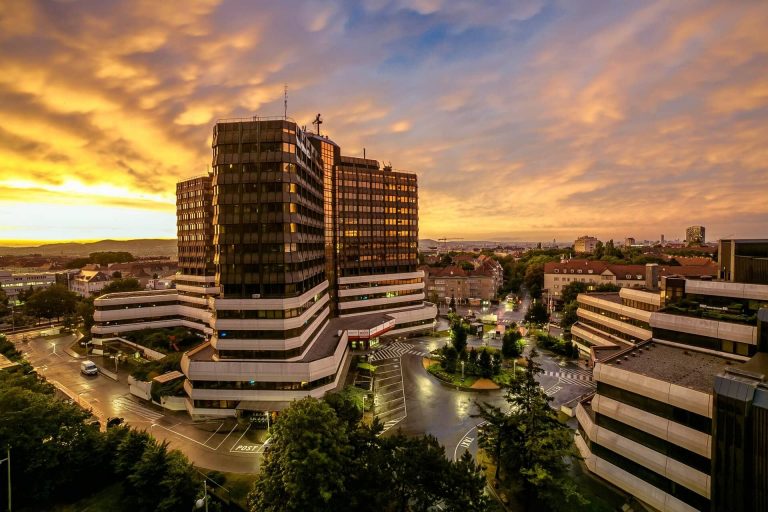 Temetéseket még lehet tartani Ausztriában, de jön a szigorúbb maszkviselési szabály