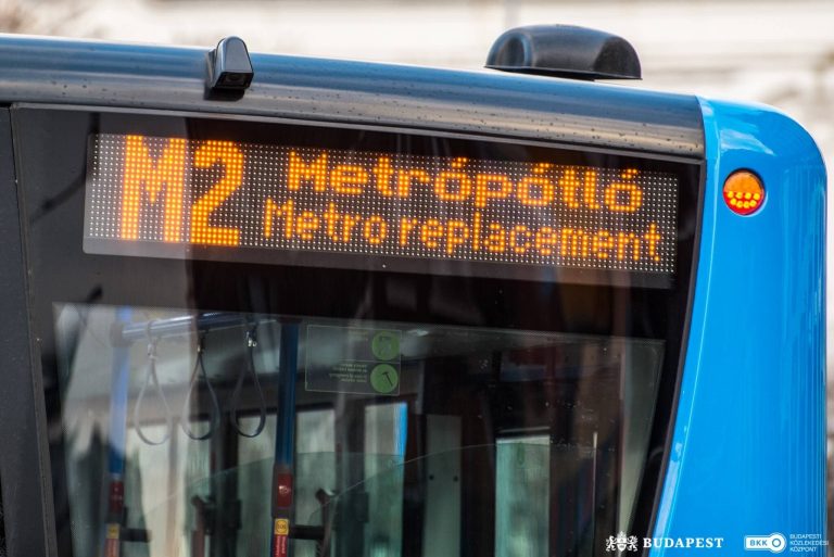 Őrjöngő utasok miatt kérnek segítséget a BKV-sofőrök