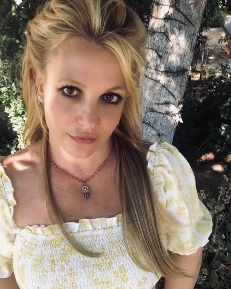 Britney otthoni bikini-bemutatót tartott, a férfiak csak bámultak