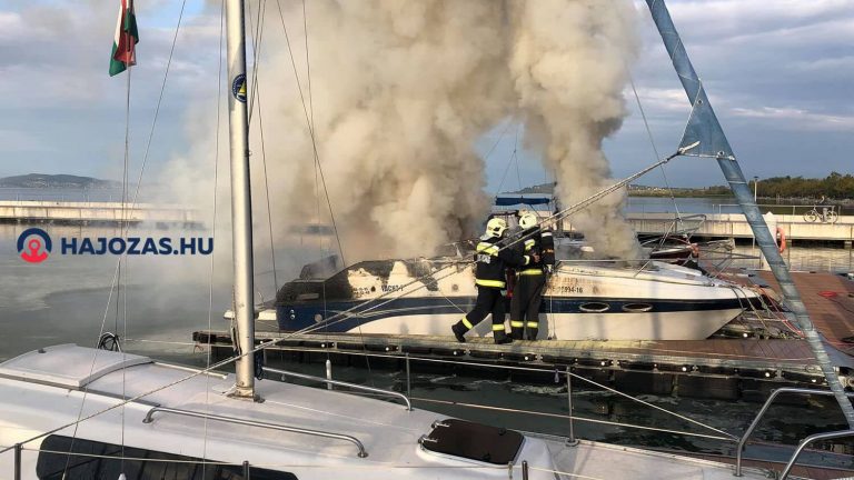 Kigyulladt és leégett egy hajó a Balatonon – az anyagi károk jelentősek