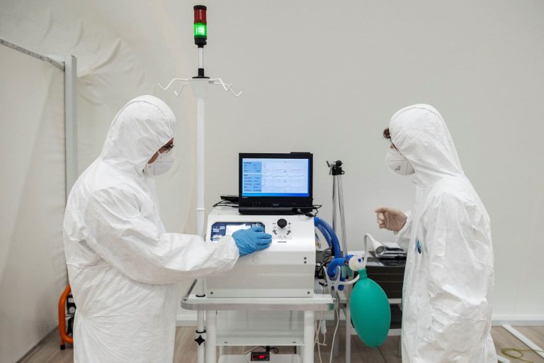 Magyarország 150 lélegeztetőgéppel segíti Csehország járvány elleni védekezését