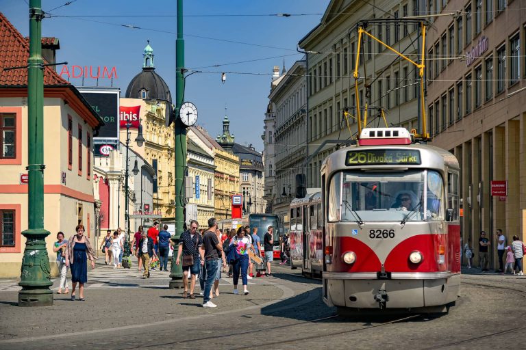 Újabb európai ország teszi kötelezővé a kültéri maszkviselést