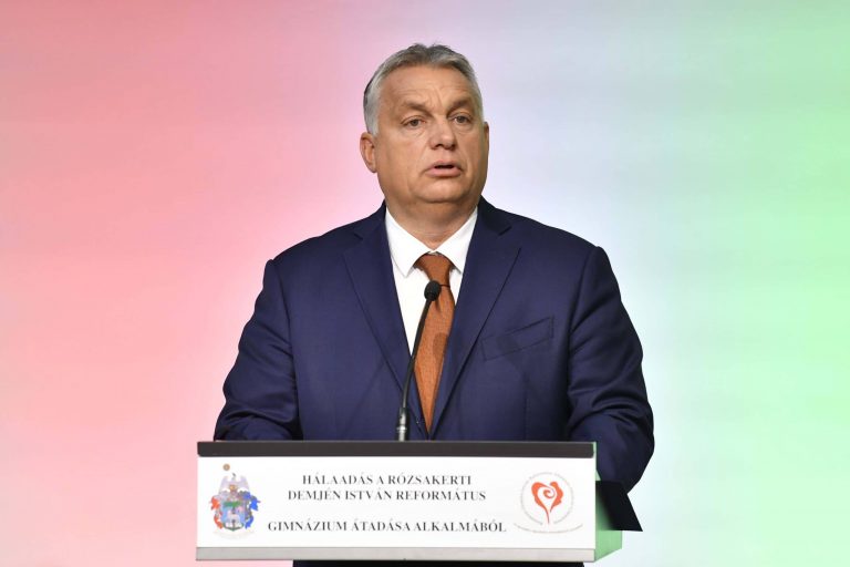 Orbán Viktor videóban számolt be arról, hogy az egészségügy állja a sarat
