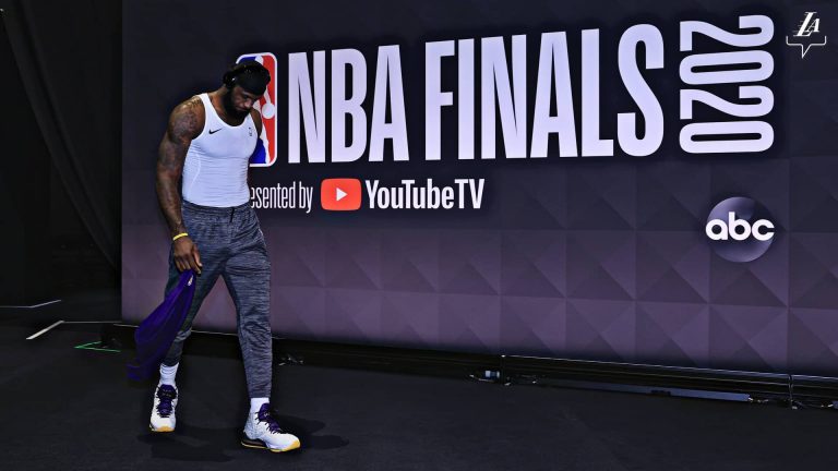 Így tombolt Rihanna a Los Angeles Lakers bajnoki címe után – videóval