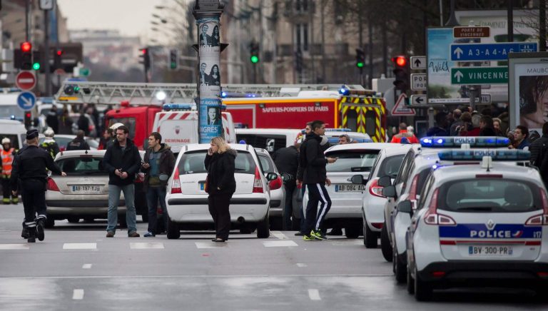 A Charlie Hebdo a könyörtelen gyilkosságok ellenére sem hátrál meg