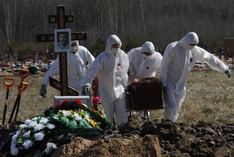 Három hét alatt elvesztette az édesanyját, a nagynénjét és a testvérét is a koronavírus miatt