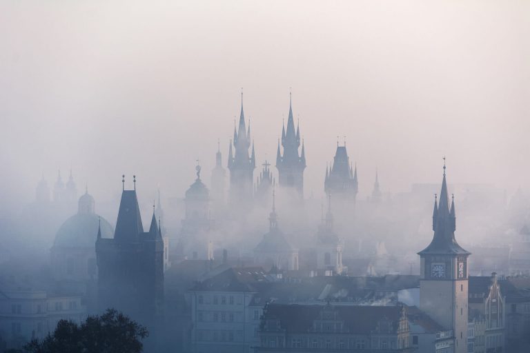 Leégett egy 17. századi fatemplom Prágában