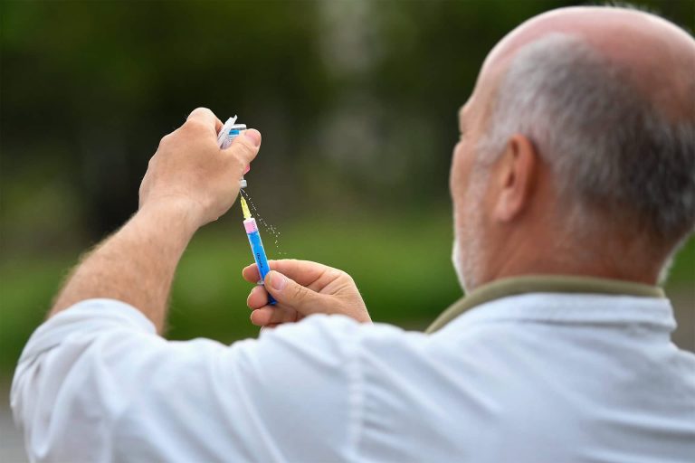 A koronavírus-vakcina készítője szerint jövő télre térhetünk vissza a normális életünkhöz