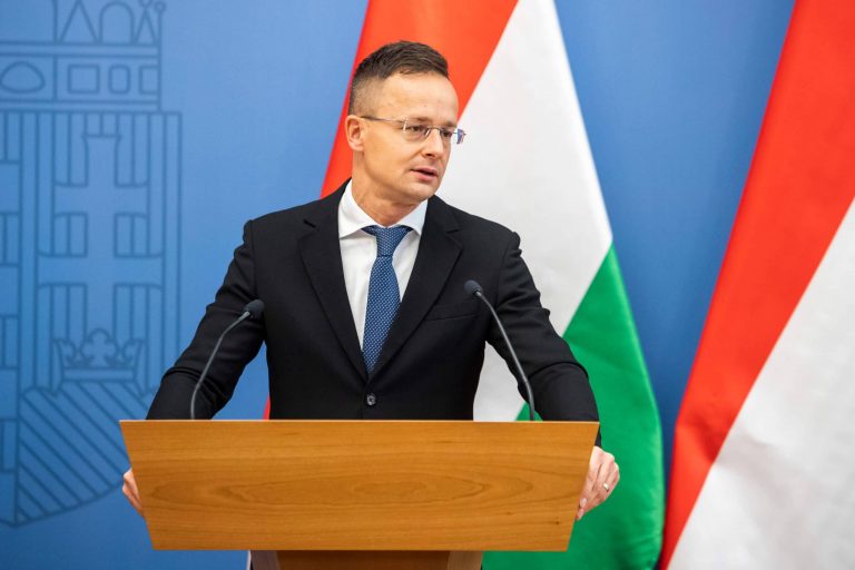 Szijjártó Péter is koronavírus-fertőzött lett, egy bangkoki kórházban van