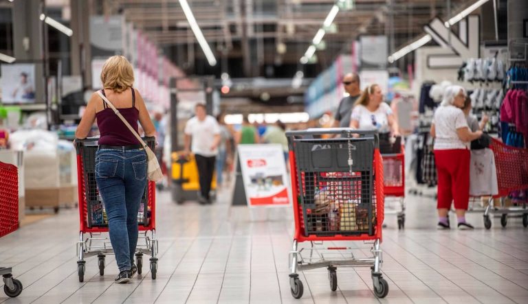 Auchanba és Sparba is hiába mennénk már este hét óra után