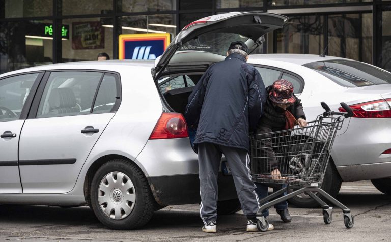 A nyugdíjasokon múlik a járványügyi szigorítások enyhítése