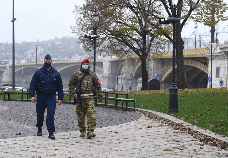 Debrecenben és más nagyvárosokban is készülhetnek a fertőzésszám növekedésére